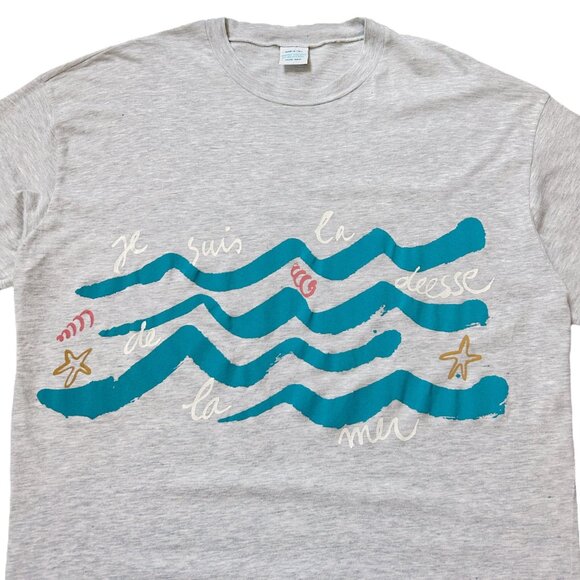 90s Vintage Benetton Goddess of the Sea Art T-shirt je suis la deesse de la mer. - Picture 2 of 4